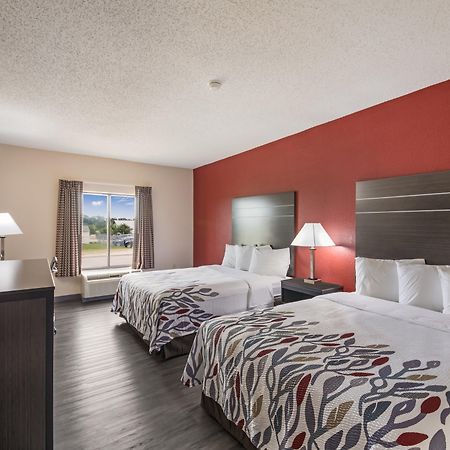 Red Roof Inn & Suites Austin East - Manor Екстер'єр фото