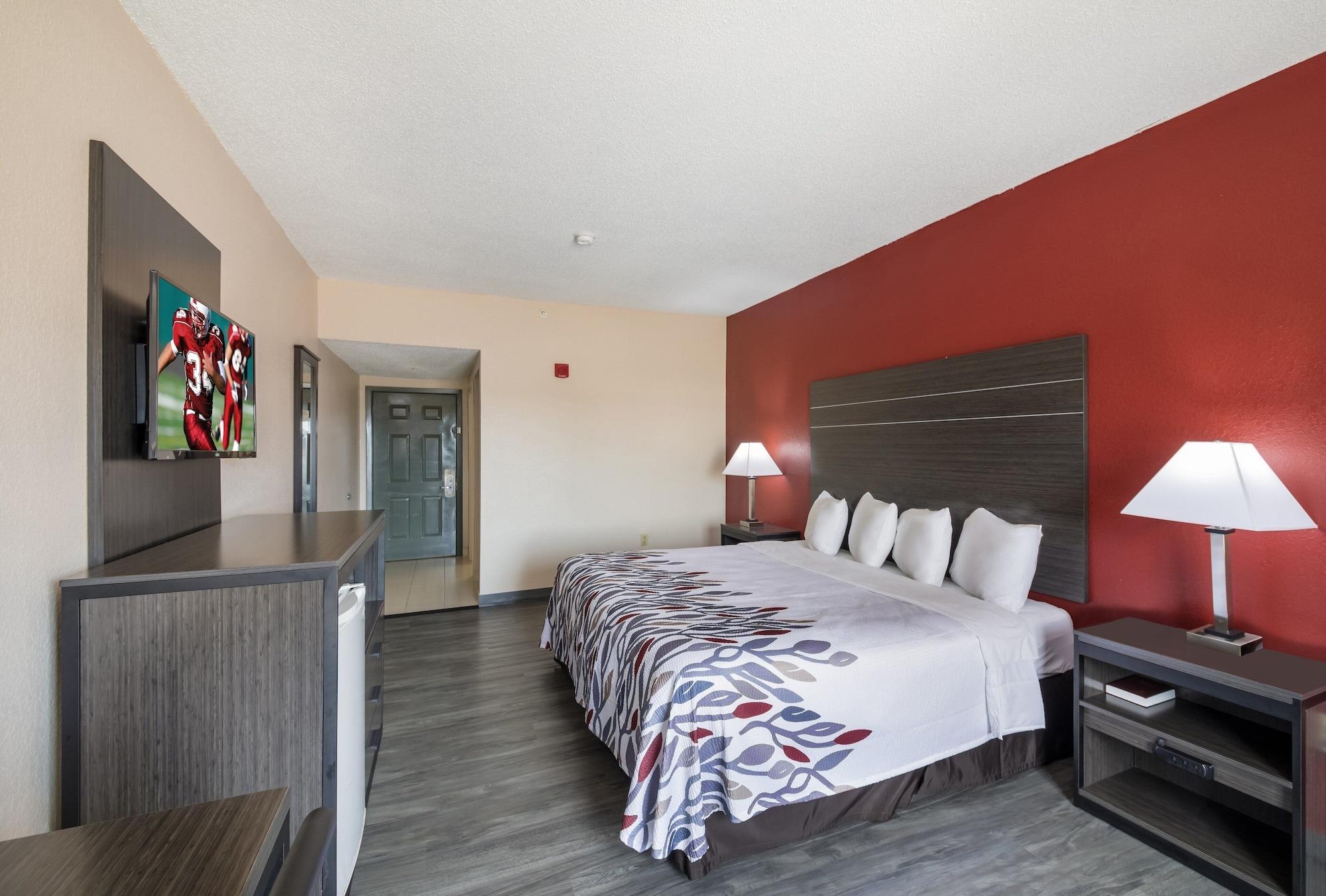 Red Roof Inn & Suites Austin East - Manor Екстер'єр фото