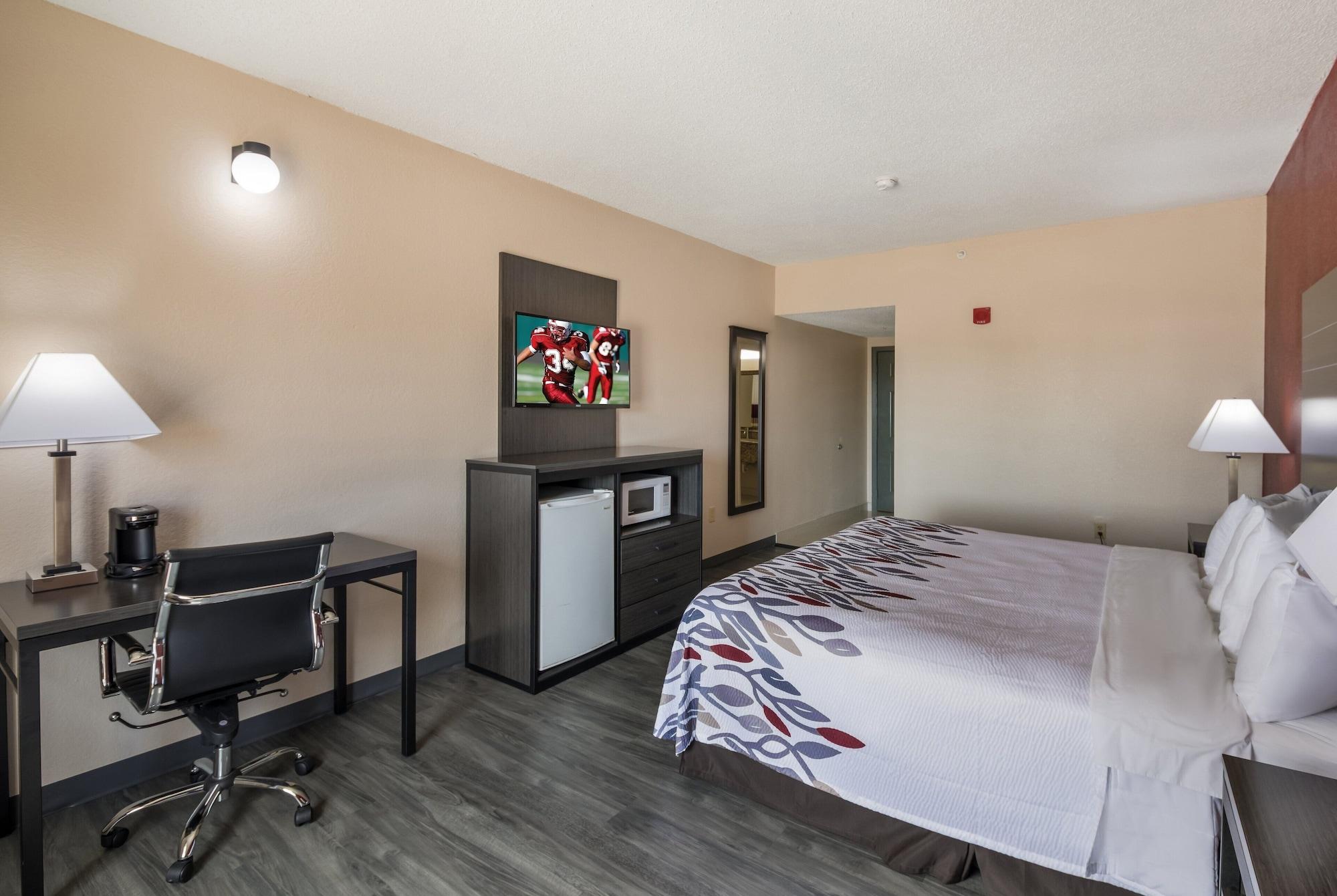 Red Roof Inn & Suites Austin East - Manor Екстер'єр фото