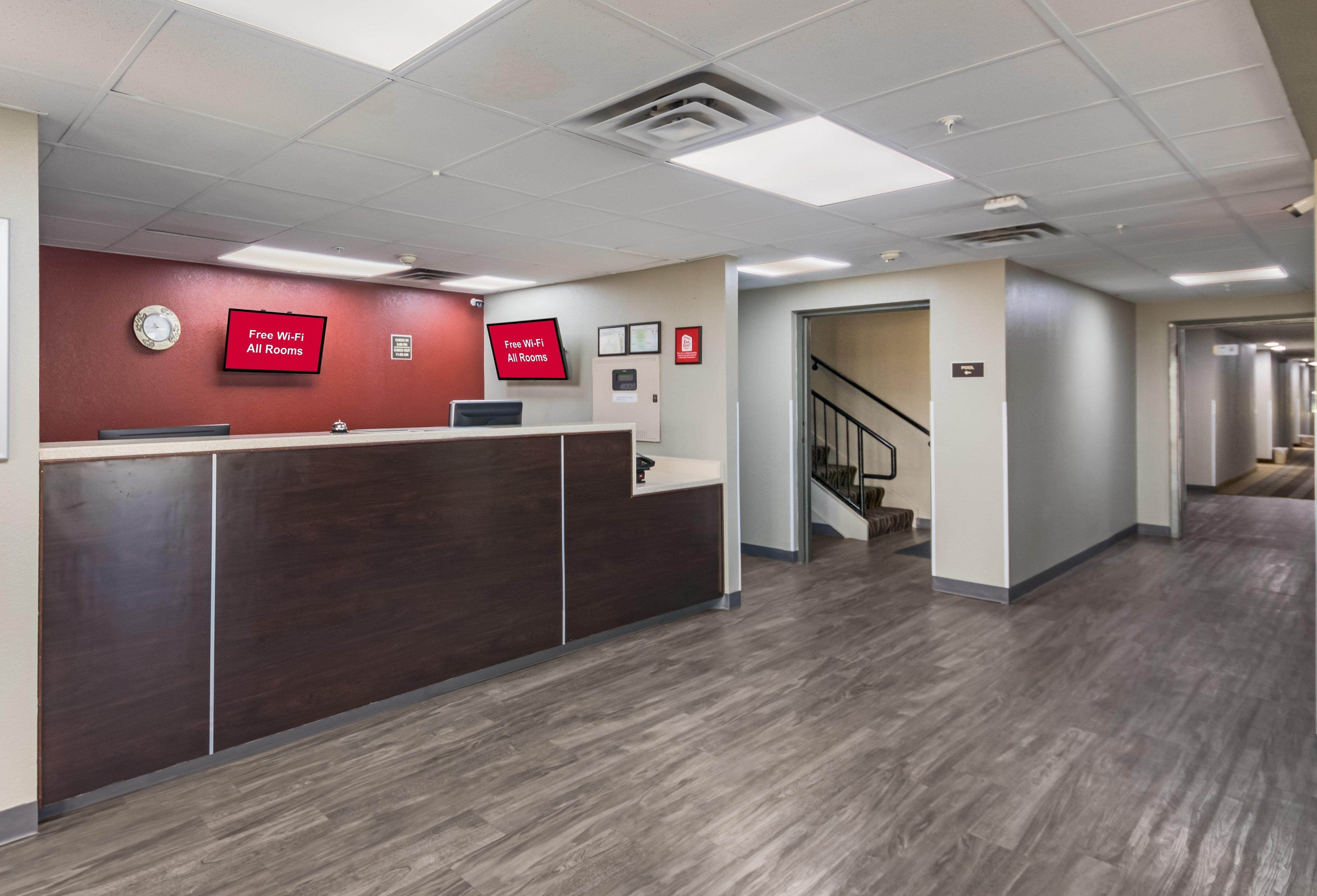 Red Roof Inn & Suites Austin East - Manor Екстер'єр фото
