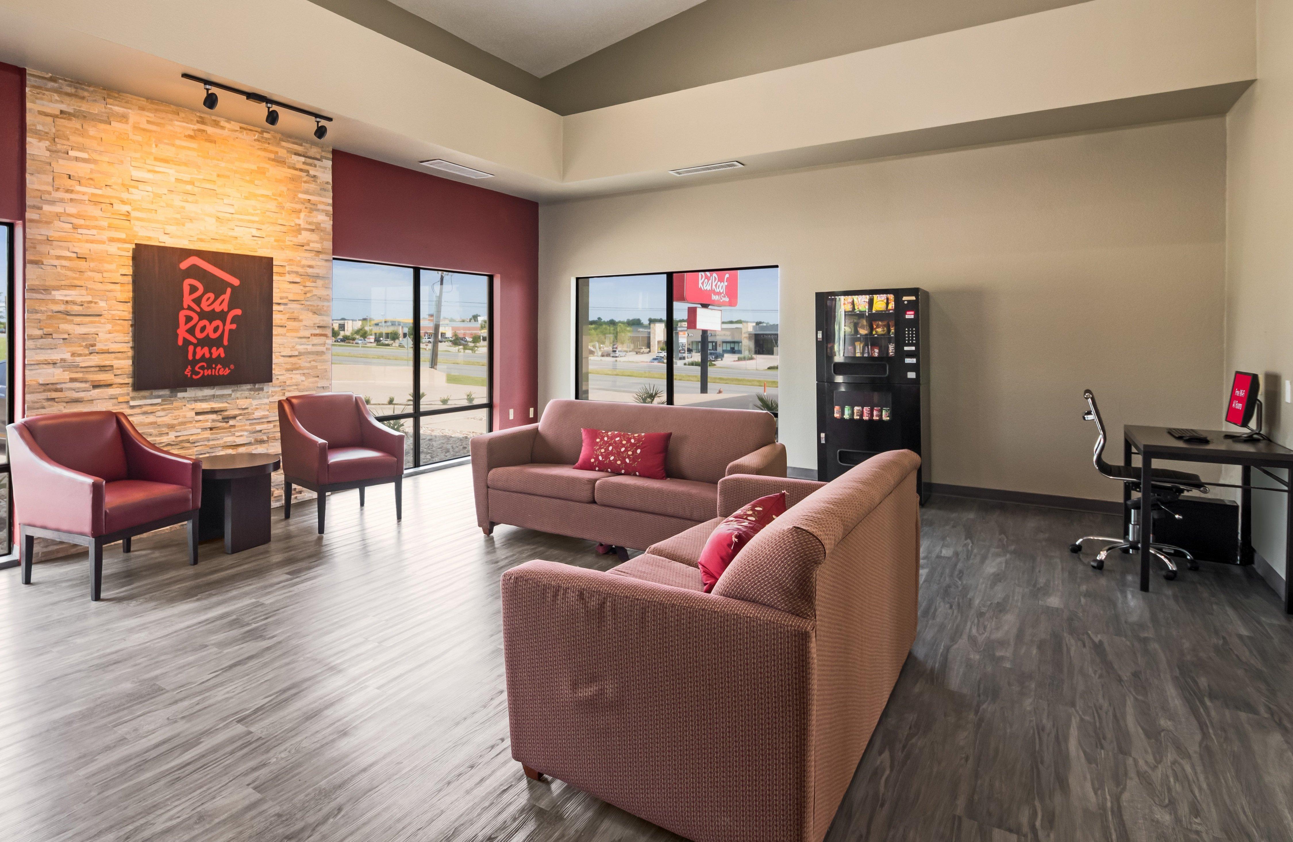 Red Roof Inn & Suites Austin East - Manor Екстер'єр фото