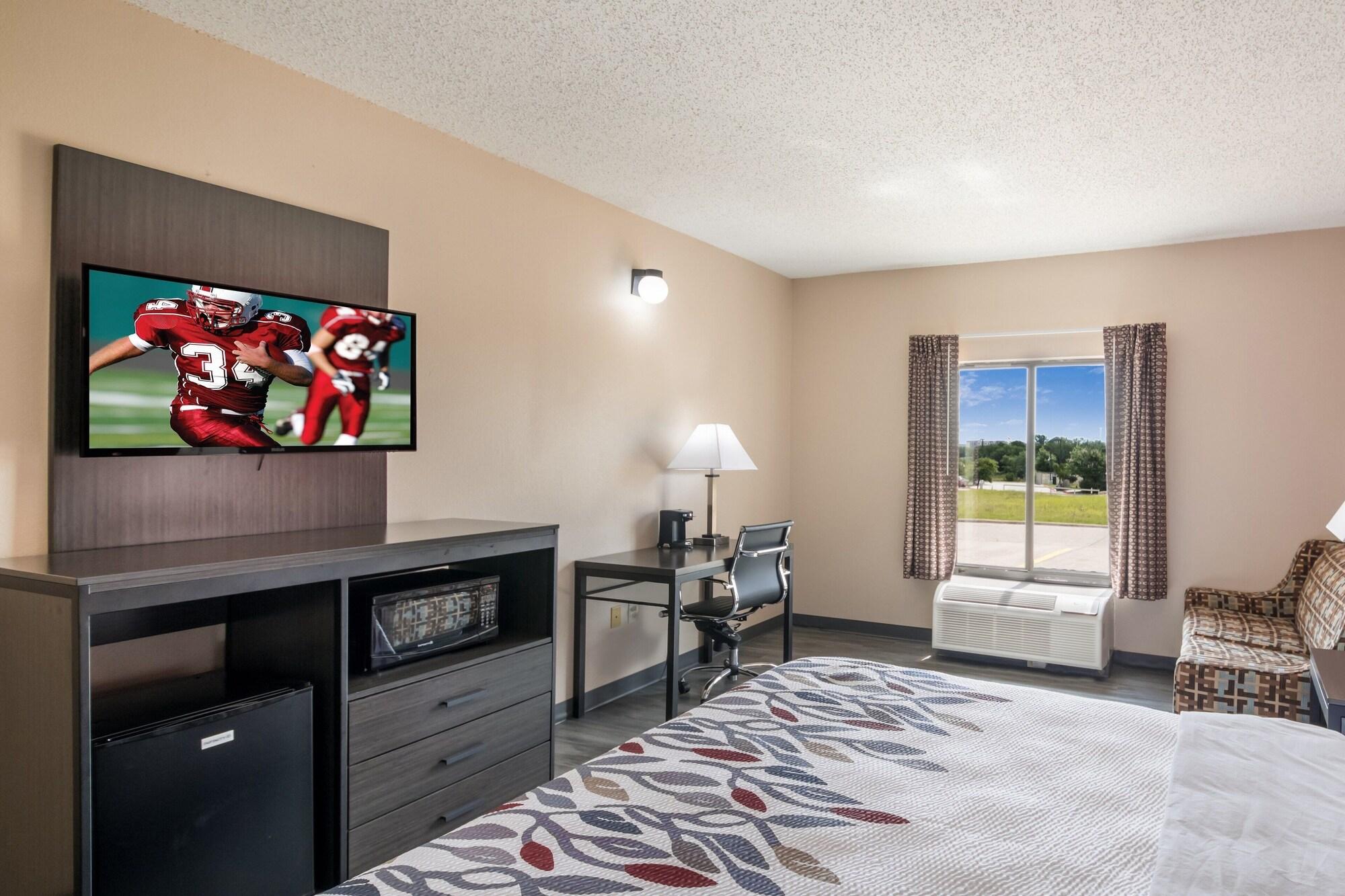 Red Roof Inn & Suites Austin East - Manor Екстер'єр фото