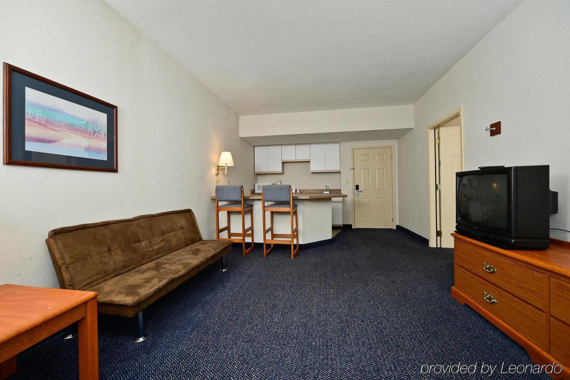 Red Roof Inn & Suites Austin East - Manor Номер фото