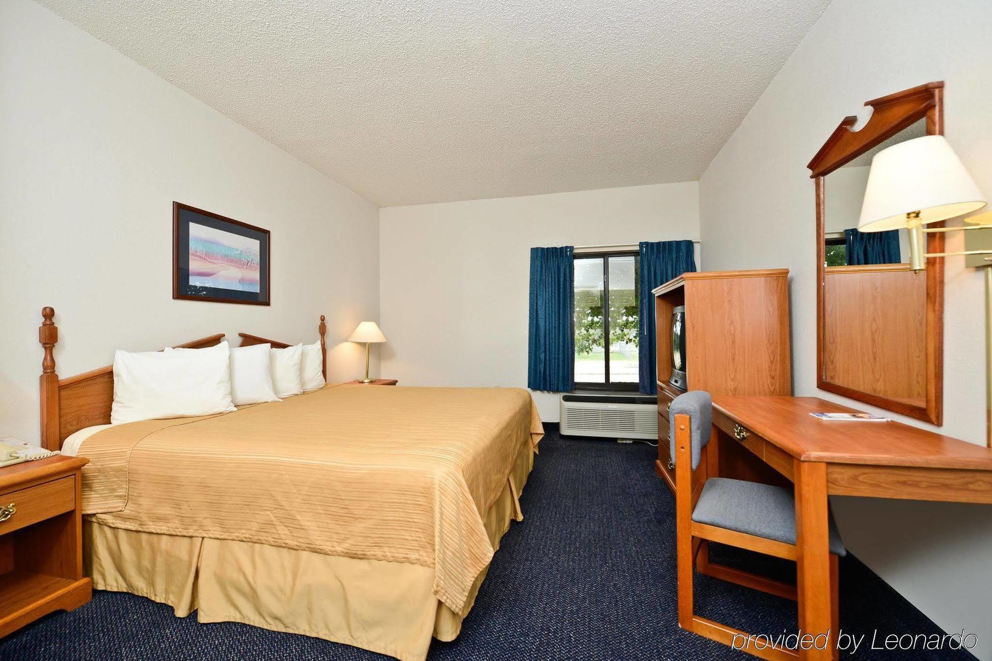 Red Roof Inn & Suites Austin East - Manor Екстер'єр фото